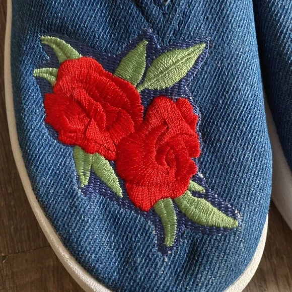 Skechers air cooled Memory Foam shoes size 2.5 - Picture 3 of 12